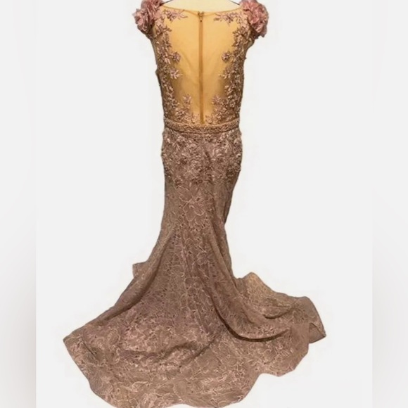 Mac Duggal embroidered trumpet gown - Picture 3 of 6